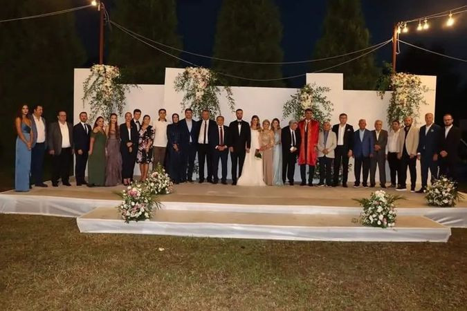 CHP Genel Merkezi gözü önünde Hürriyet ve Akar'a ders verdiler!