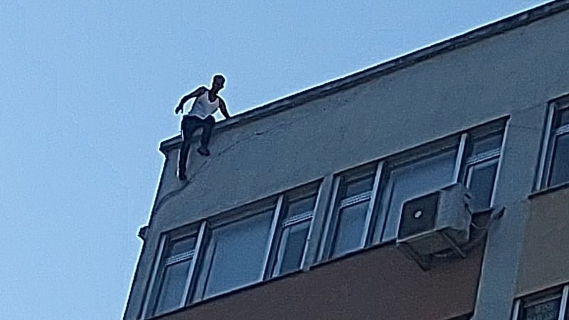 Belediye iş hanı binasında intihar girişimi! Korku dolu anlar...