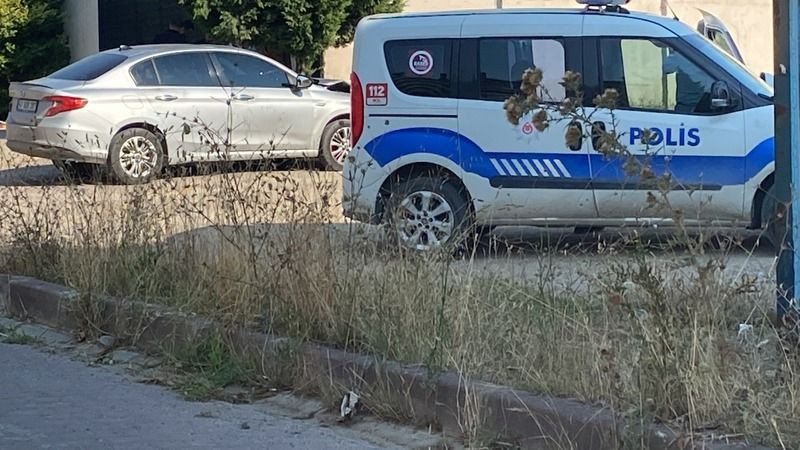 Polis memuruna çarpıp kaçtı!