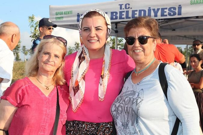 Hürriyet, başörtüsü taktı, şalvarı giydi, mısır topladı