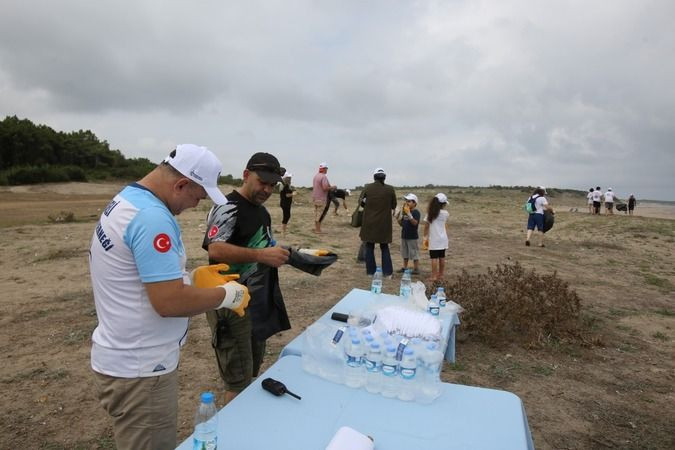 Balık Yakalama Yarışması öncesi Uzunkum Parkında kıyı temizliği