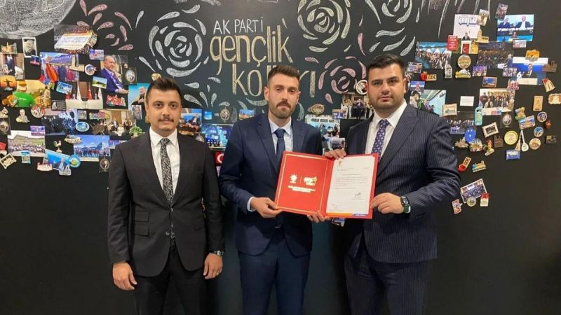 AKP istenmeyen başkana kucak açmış!