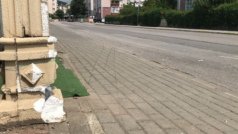 Dükkanın önünü süpürürken dehşeti yaşadı