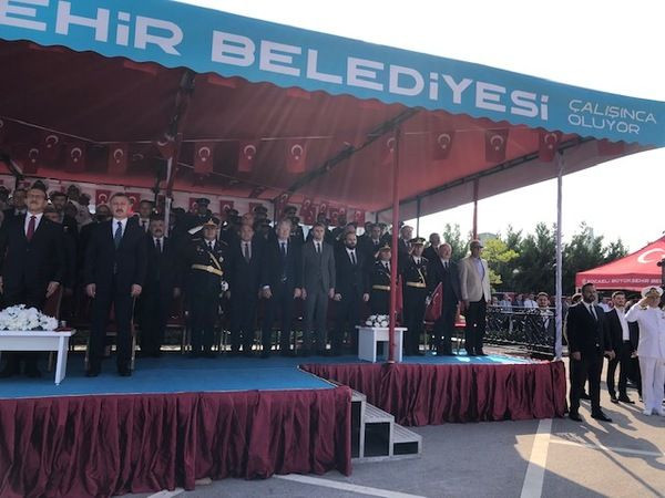 Protokol Zafer Bayramı için toplandı, CHP'liler yine yok!