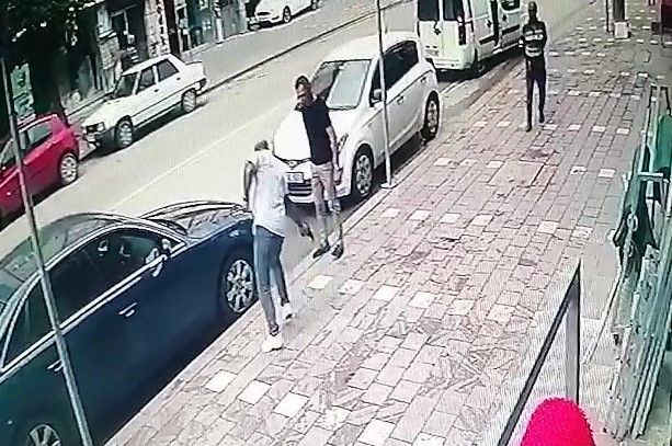 Kocaeli'de güpegündüz silahlı saldırıya uğradı, soğuk kanlılığı ile şaşırttı