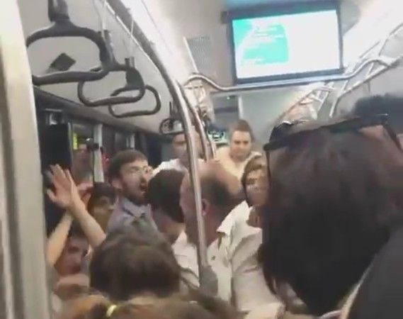 Kocaeli'de, halk otobüsünde tekme tokat kavga