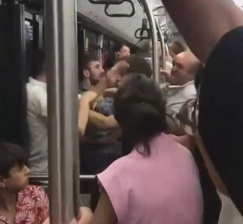Kocaeli'de, halk otobüsünde tekme tokat kavga