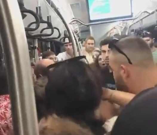 Kocaeli'de, halk otobüsünde tekme tokat kavga