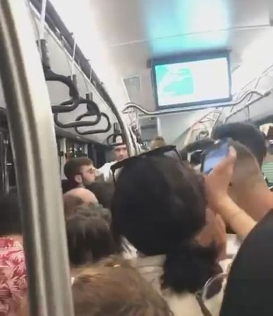 Kocaeli'de, halk otobüsünde tekme tokat kavga