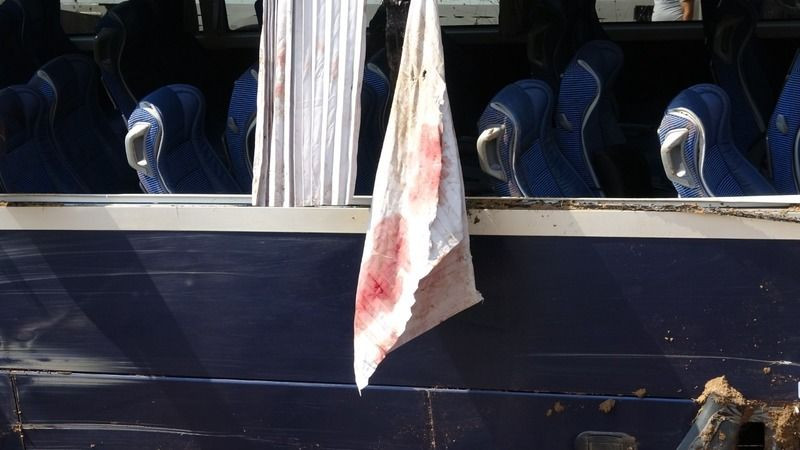 Kocaeli'den Çanakkale'ye giden tur otobüsü devrildi: 1 ölü, 54 yaralı