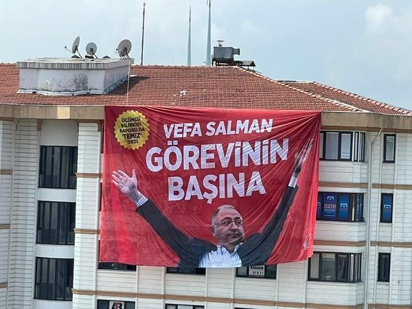 Kılıçdaroğlu talimat verdi, CHP'li gençler afiş astı