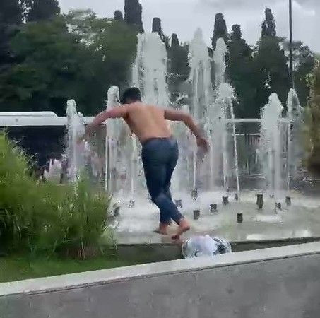 Bir fenomenin hazin sonu! Süs havuzuna girecekti, kafa üstü çakıldı