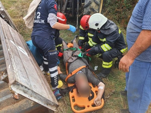 Kandıra'da traktör devrildi, ölü ve yaralılar var