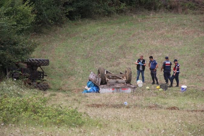 Kandıra'da traktör devrildi, ölü ve yaralılar var