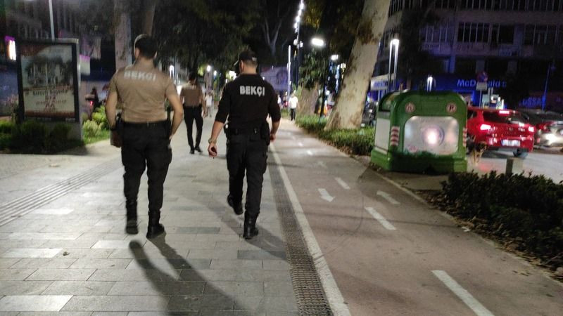Kavga eden şahısları biber gazı ayırdı!