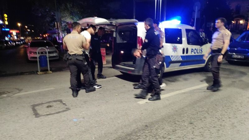 Kavga eden şahısları biber gazı ayırdı!