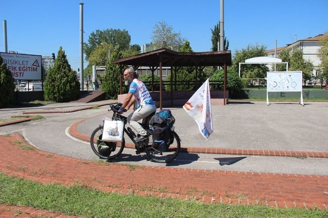 Farkındalık için bisikletiyle 30 şehir gezdi!