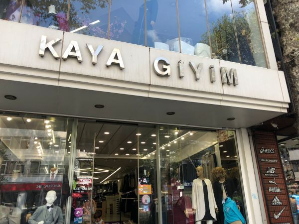 Okullar açılsa ne! Hala kıyafet alamıyorlar