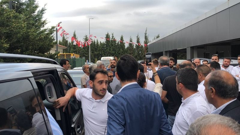 CHP’liler Yıldızlı’nın önünü kesip yuhaladı!