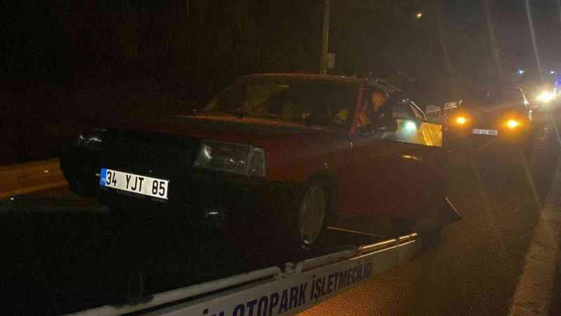 Aracını yolda bırakıp polisten kaçtı, ortalık savaş alanına döndü