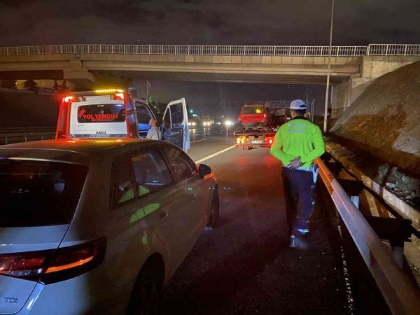 Aracını yolda bırakıp polisten kaçtı, ortalık savaş alanına döndü