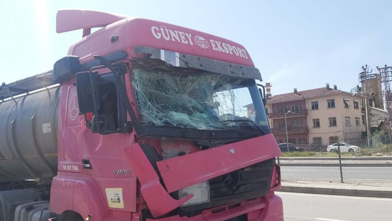 Tankerle servis çarpıştı!