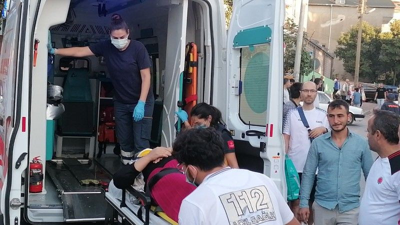 Talihsiz kadına otomobil çarptı
