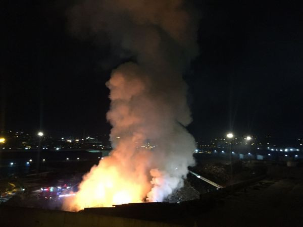 Hurdalıkta çıkan yangın saatlerce sürdü!