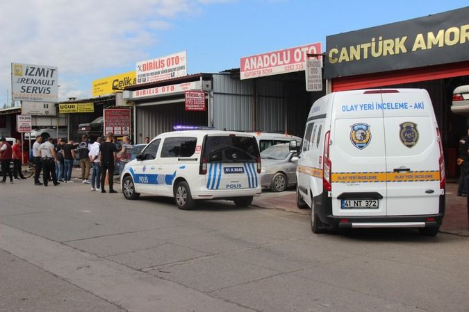 Havaya ateş ederken kendini vurdu!