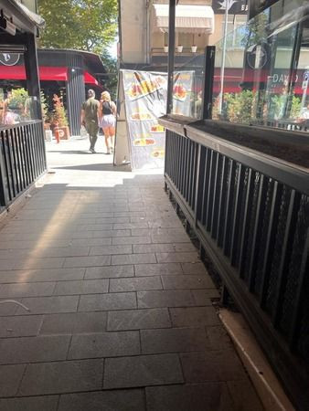“Reklam yapacağız” diye vatandaşın yolunu böyle kapattı!