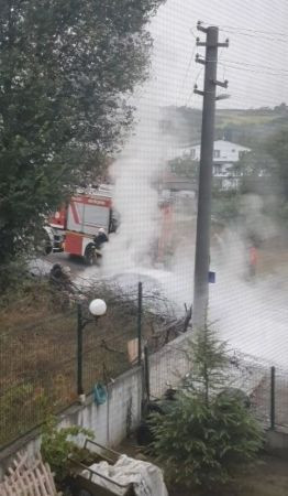 İzmit'te otomobil, alev topuna döndü