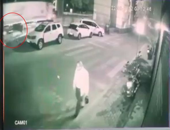 5 arkadaşın burnu bile kanamadan kurtulduğu feci kazanın görüntüleri kamerada