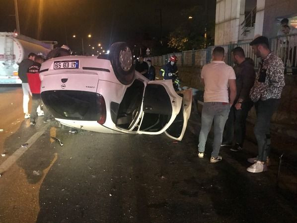 5 arkadaşın burnu bile kanamadan kurtulduğu feci kazanın görüntüleri kamerada