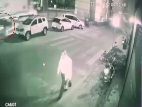 5 arkadaşın burnu bile kanamadan kurtulduğu feci kazanın görüntüleri kamerada