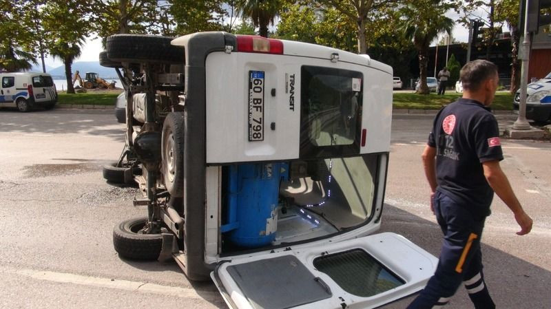 Minibüs devrildi, kıl payı kurtuldu!