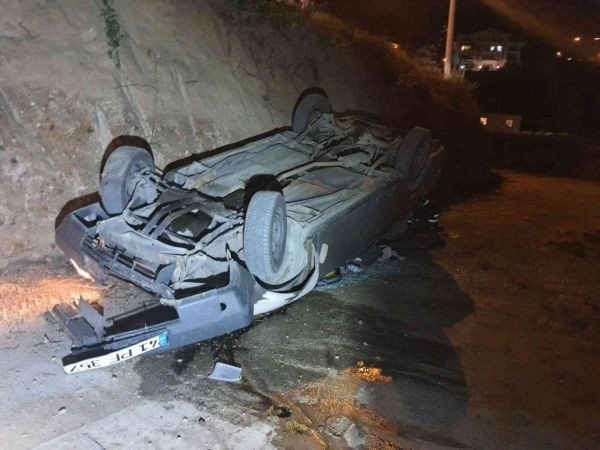 Kocaeli'de feci kaza, otomobil inşaat alanına uçtu