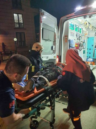 Kocaeli'de feci kaza, otomobil inşaat alanına uçtu