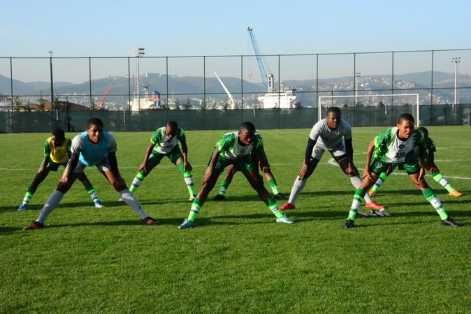 Ödünç ayakkabılarla Galatasaray'ı devirdiler!