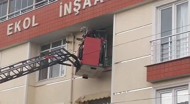 Anne kızın yaşadığı ev yandı!