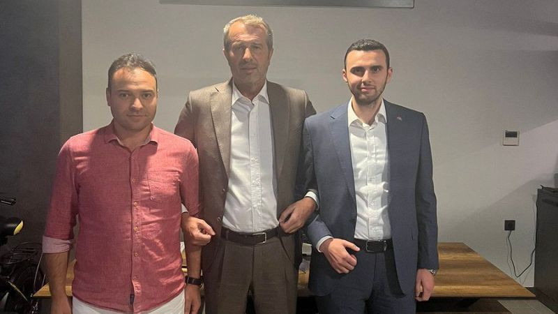 Bu fotoğraf yalan oldu… Sancaklı’ya bayrak açan ismi yanında gezdiriyor!