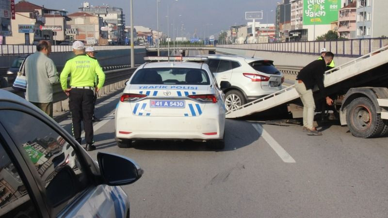 Polis aracı zincirleme kazaya karıştı! Yaralılar var