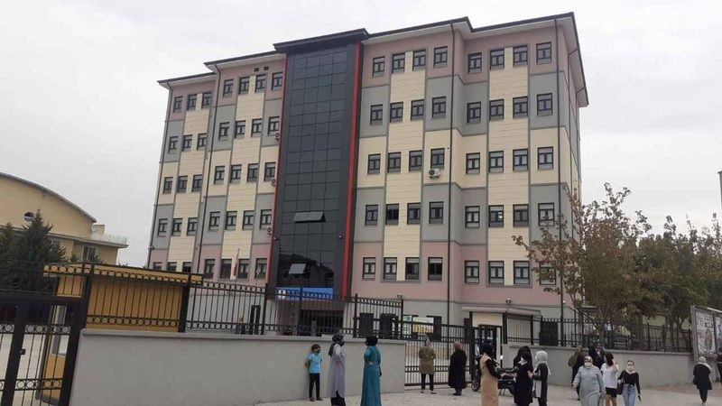 İzmit’teki o okulda "YASAK ama ZORUNLU" aidat iddiası!