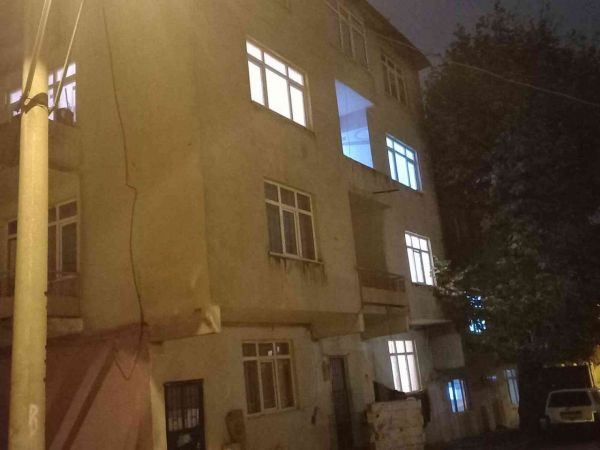 Kocaeli'de 25 yaşındaki genç, şüpheli şekilde pencereden düştü