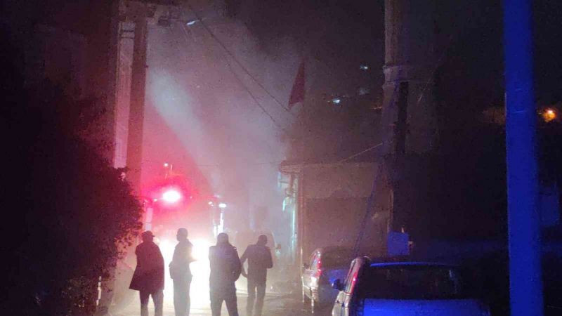 İzmit'te 55 yıllık cami alevlere teslim oldu