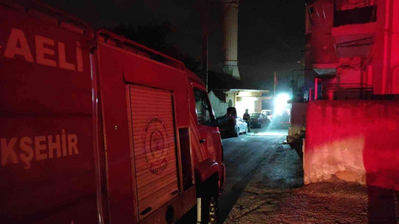 İzmit'te 55 yıllık cami alevlere teslim oldu