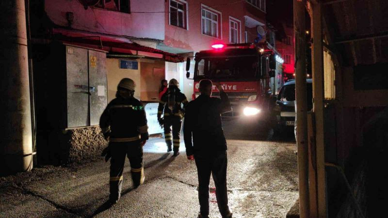 İzmit'te 55 yıllık cami alevlere teslim oldu