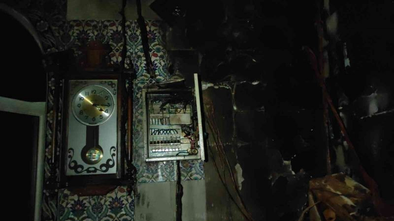 İzmit'te 55 yıllık cami alevlere teslim oldu