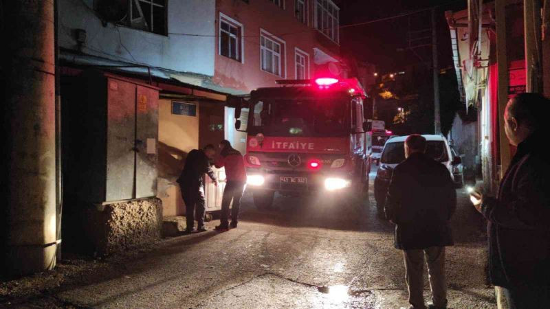 İzmit'te 55 yıllık cami alevlere teslim oldu