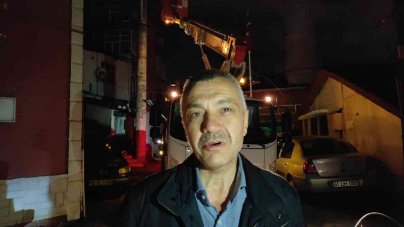 İzmit'te 55 yıllık cami alevlere teslim oldu