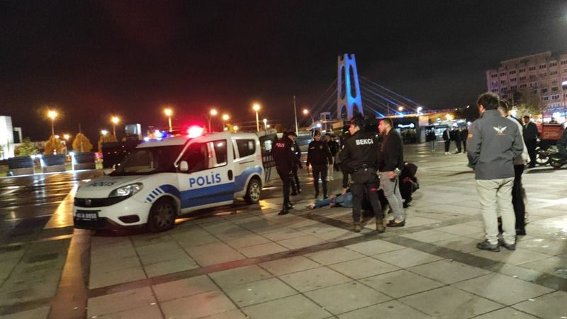 İzmit çarşıda, tekme tokat birbirine girdiler